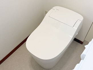 トイレリフォーム すっきりコンパクトなタンクレストイレ＆綺麗になった洗面所床